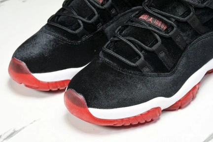 Hyperoad Air Velvet” “Bred 11 Jordan 0709